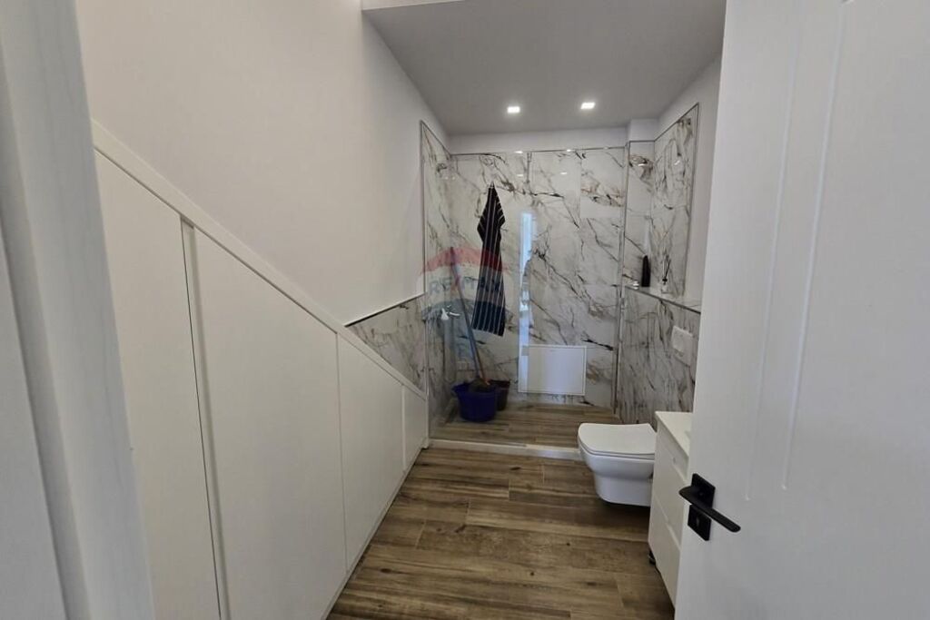 3-story villa for rent in Bërzhitë