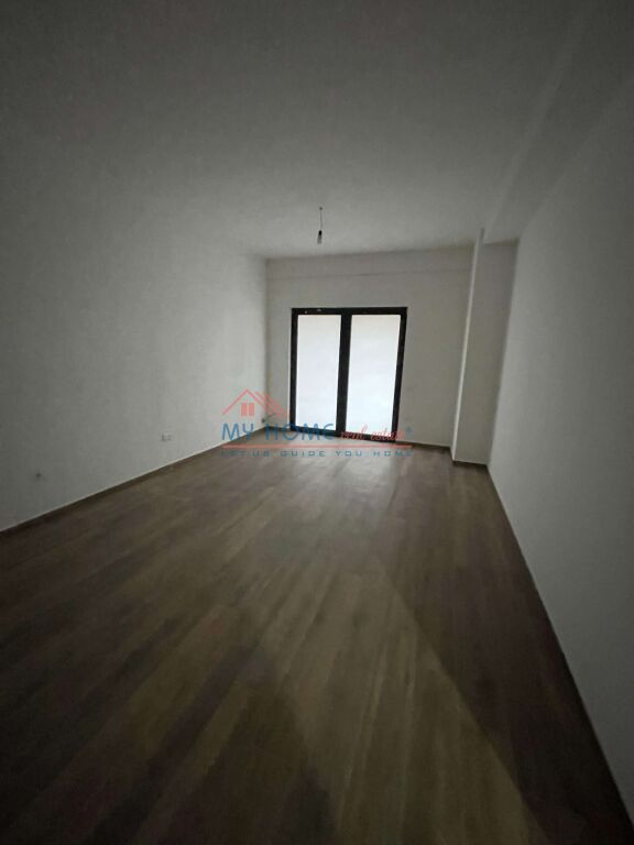 Zyre me Qera Farmacia 10 Tirane
