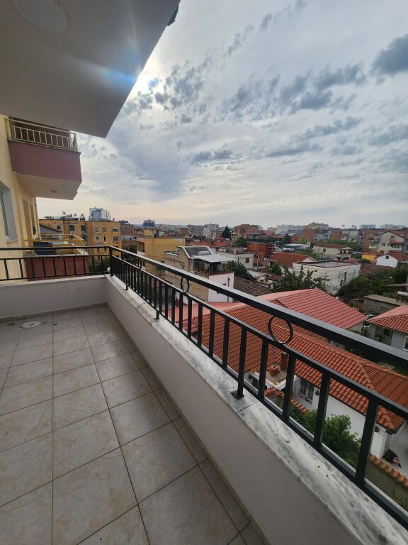 ME QERA 2+1 (Xhamlliku) 650€ (I diskutueshem)