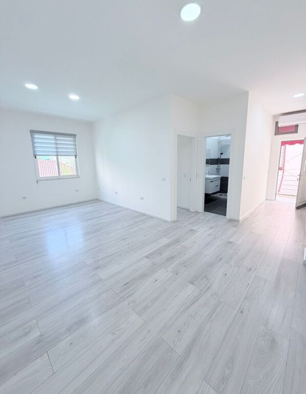 BUSINESS PREMISES FOR RENT AT KAZAZI, DURRES