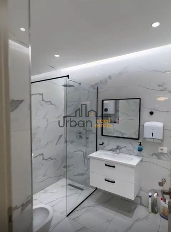 Affitto, Spazio Commerciale, Vicino al Centro, Tirana - 4500€ | 240 m²