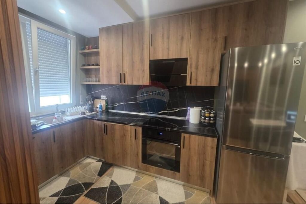 Jepet me Qira Apartament 2+1+2 te Rruga Elbasanit