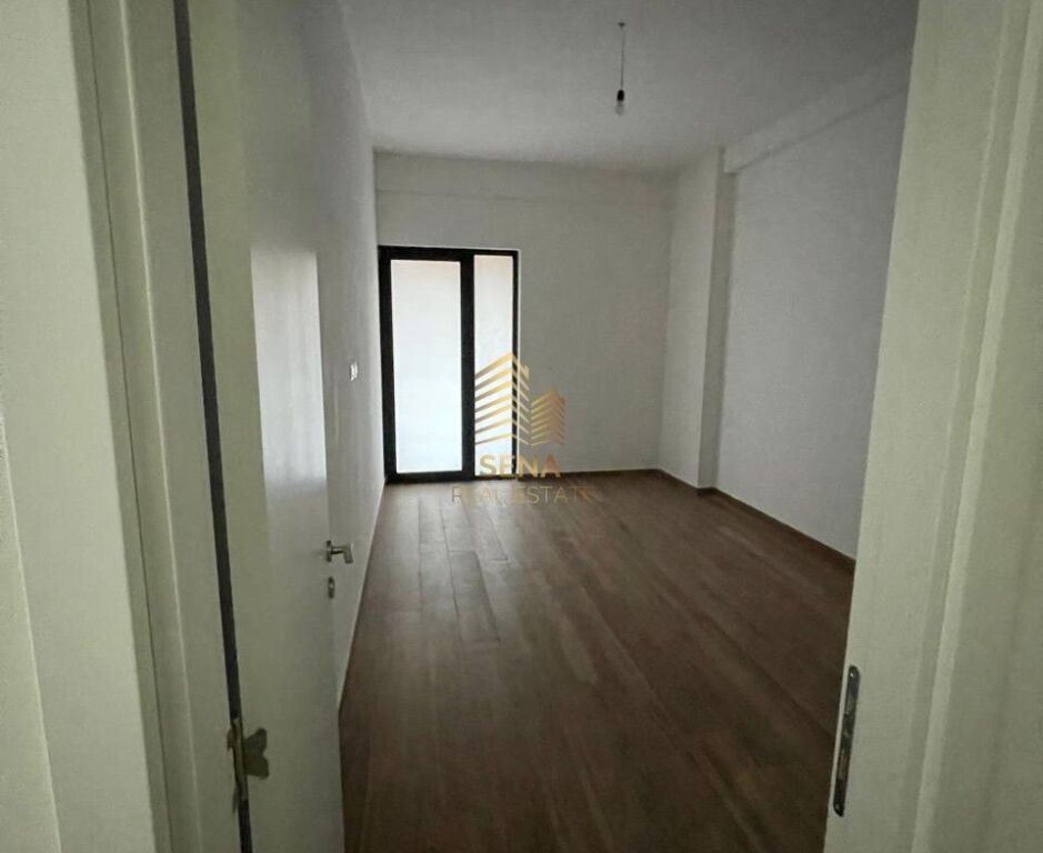 Affitto, Locale Commerciale, 2+1+balcone, Complesso Arlis – Via Dibra, 650 Euro/Mese