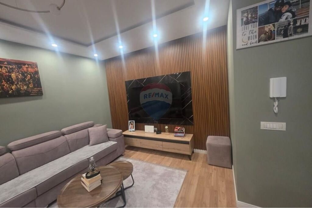 Jepet me Qira Apartament 2+1+2 te Rruga Elbasanit
