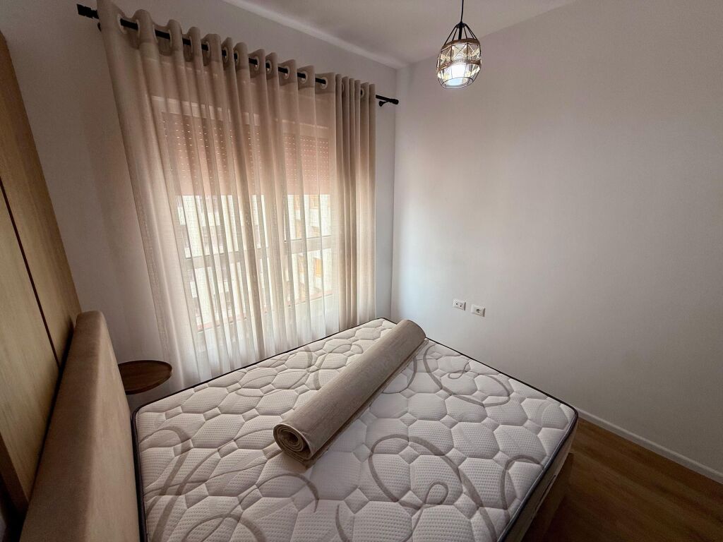 📣 QERA SUPER Apartament 1+1 📍 Kompleksi Kadiu, Ali Dem ✨   🏢 Ndertim i Ri  🛋️ Arreduar Me Arkitekt Ne Menyre Bashkekohore  ✅ I Pa Banuar Me Pare   💶 Cmimi 45.000 Leke/Muaj