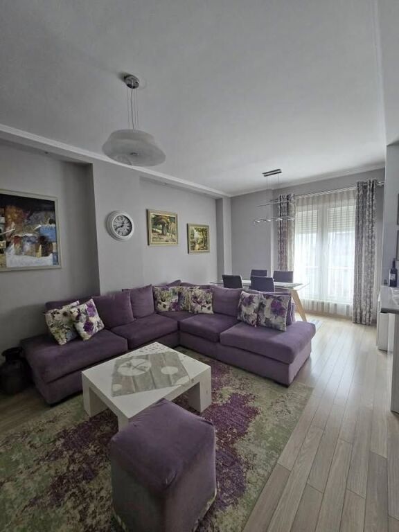 Apartament 2+1 me Qera  📍 Vendndodhja: Rr. Frosina Plaku, në Kompleksin Kontakt
