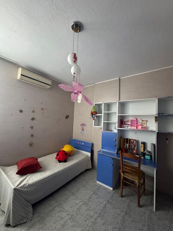 Apartament 2+1+2 me qera tek Materniteti i Ri