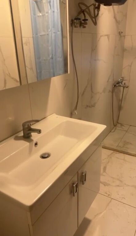 Apartament 2+1+2 me qera ne Astir tek Bar Kronos