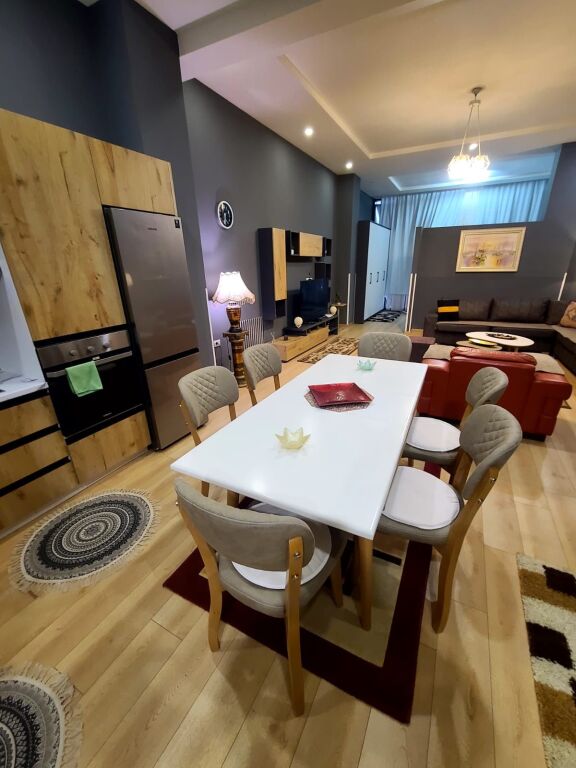 1+1, sup 90 m2, via peti lago asciutto, 500 euro