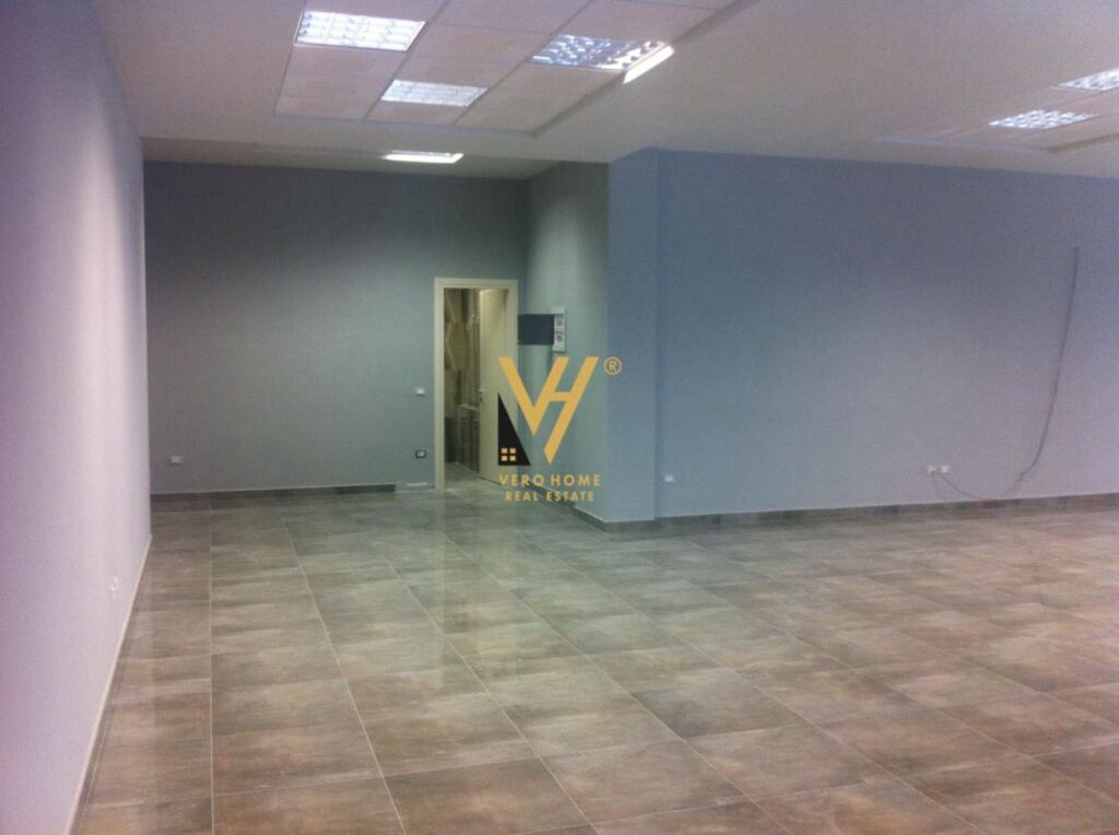 LOCALE COMMERCIALE 415 M2 IN AFFITTO A SELVIA 480.000 LEKE