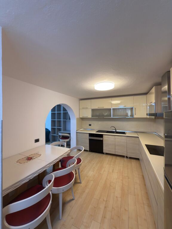 Sell 2+1 apartment on Elbasanit street