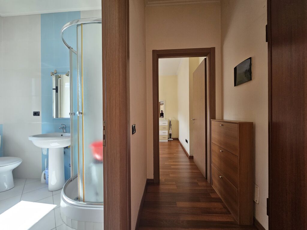 Jepet me qera apartament 1+1 te Pazari i Ri