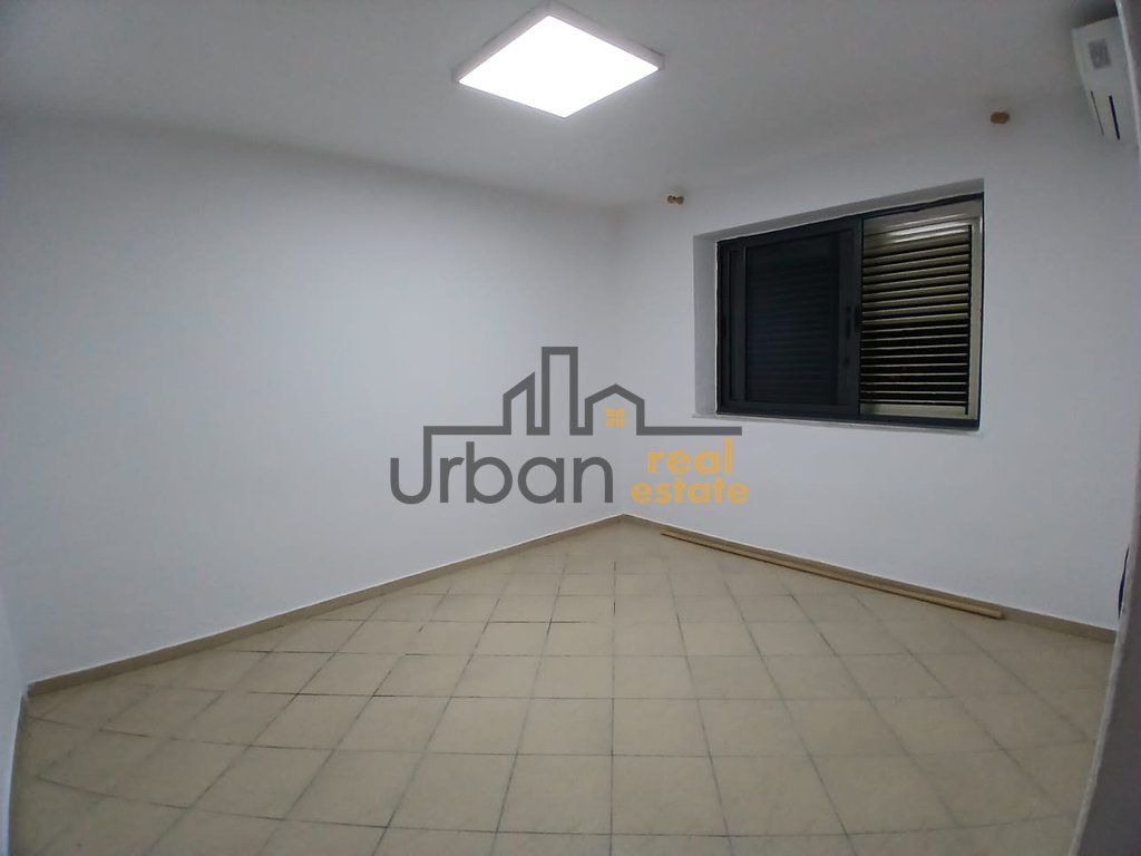 Locale Commerciale in Affitto 1+1, Via Durazzo, Tirana - 60.000 Leke | 60 m²
