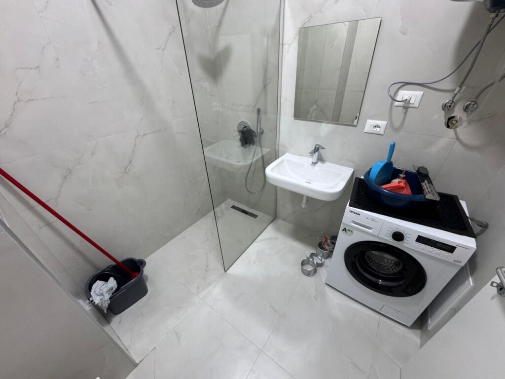 🏡 Affittasi appartamento 1+1 📍 Ali Demi, Complesso Kadiu 💰 Prezzo: 40.000 lek/mese