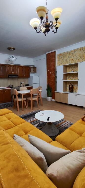 Apartament 2+1, Eleonora Kodra e Diellit!