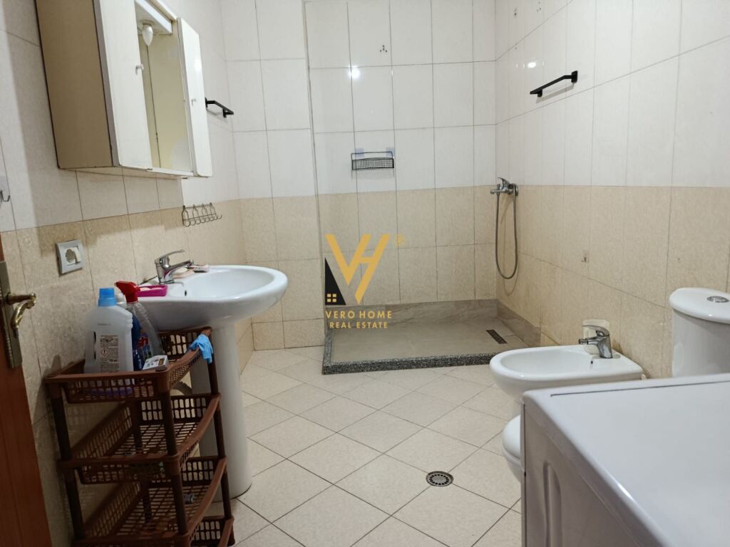 JEPET APARTAMENT 1+1 ME QERA TE RR. RIZA CEROVA 50.000 LEKE