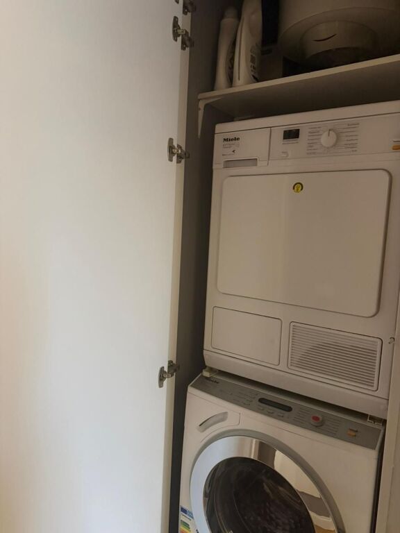 2+1,i mobiluar te xhamia e kopshtit botanik,850 euro
