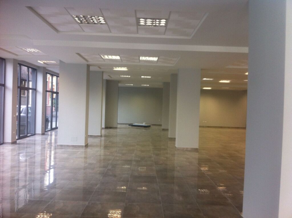 Dyqan per qera te Selvia 412 m2