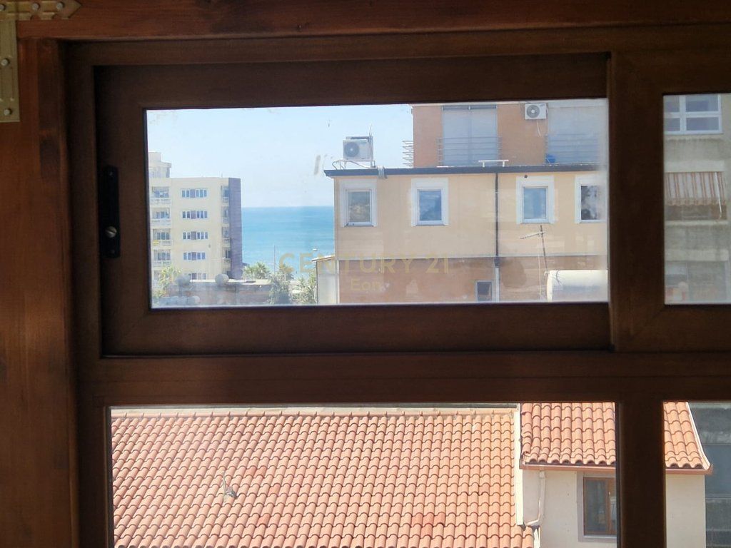 VENDESI MONOLOCALE PIÙ GARAGE IN VENDITA SULLA SPIAGGIA DI DURRËS !