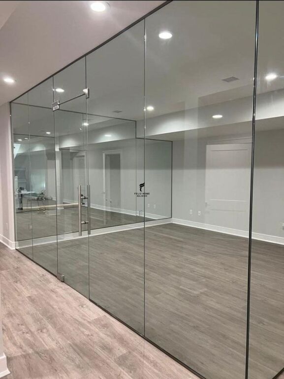 SHOP FOR RENT 150M2 KAMEZ 80,000 LEKE FH-69143