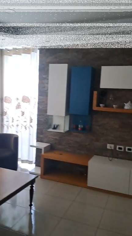 Studio apartment, Varri Bamit!