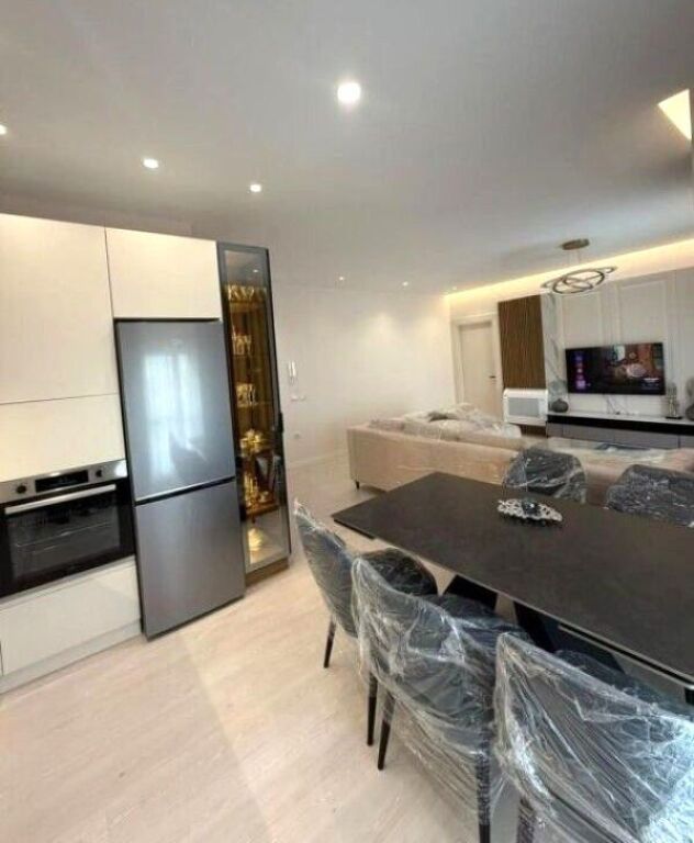 🏡 Jepet me qira apartament 1+1 + 2 poste parkimi – Xhamllik