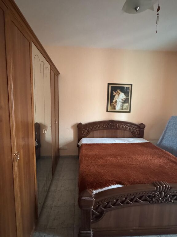 Apartament 2+1+2 me qera tek Materniteti i Ri