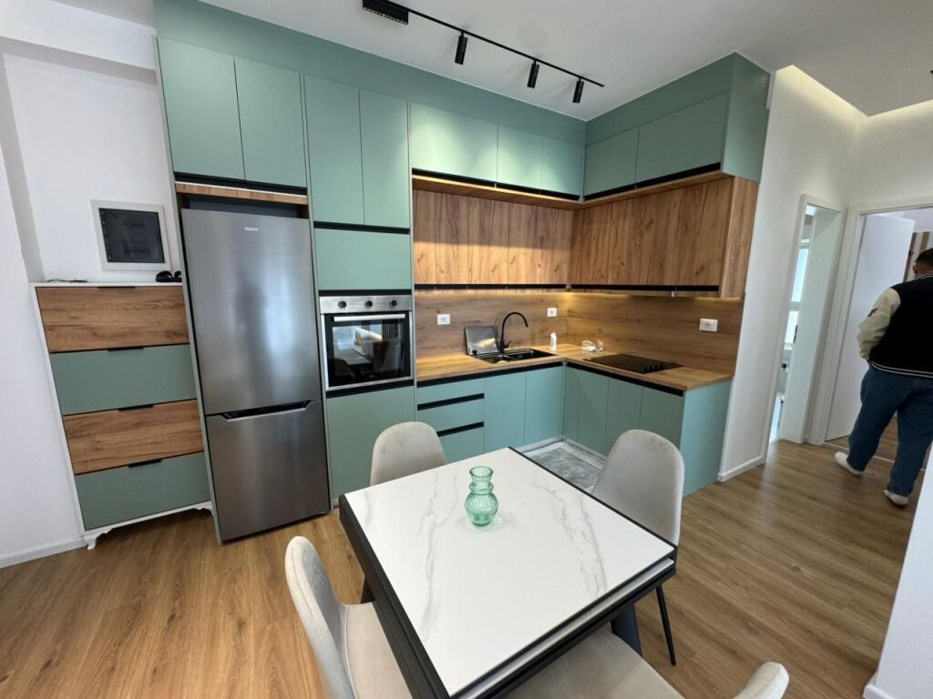 🏡 Jepet me qira apartament 2+1  📍 Vendndodhja: Kompleksi Kadiu, Ali Demi💰 Çmimi: 50,000 lek/muaj