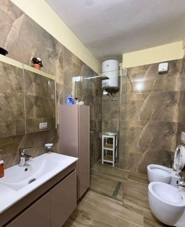 APARTAMENT PER QIRA 2+1+2 + 2 BALLKONE