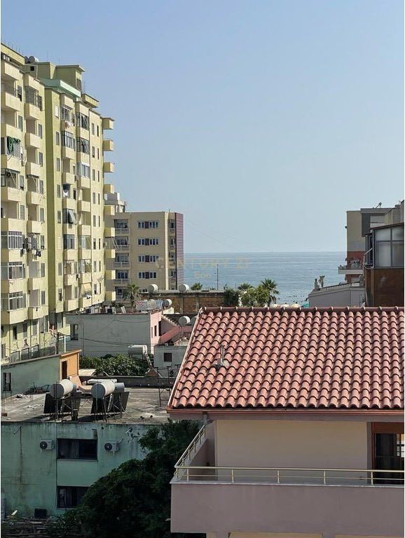 VENDESI MONOLOCALE PIÙ GARAGE IN VENDITA SULLA SPIAGGIA DI DURRËS !