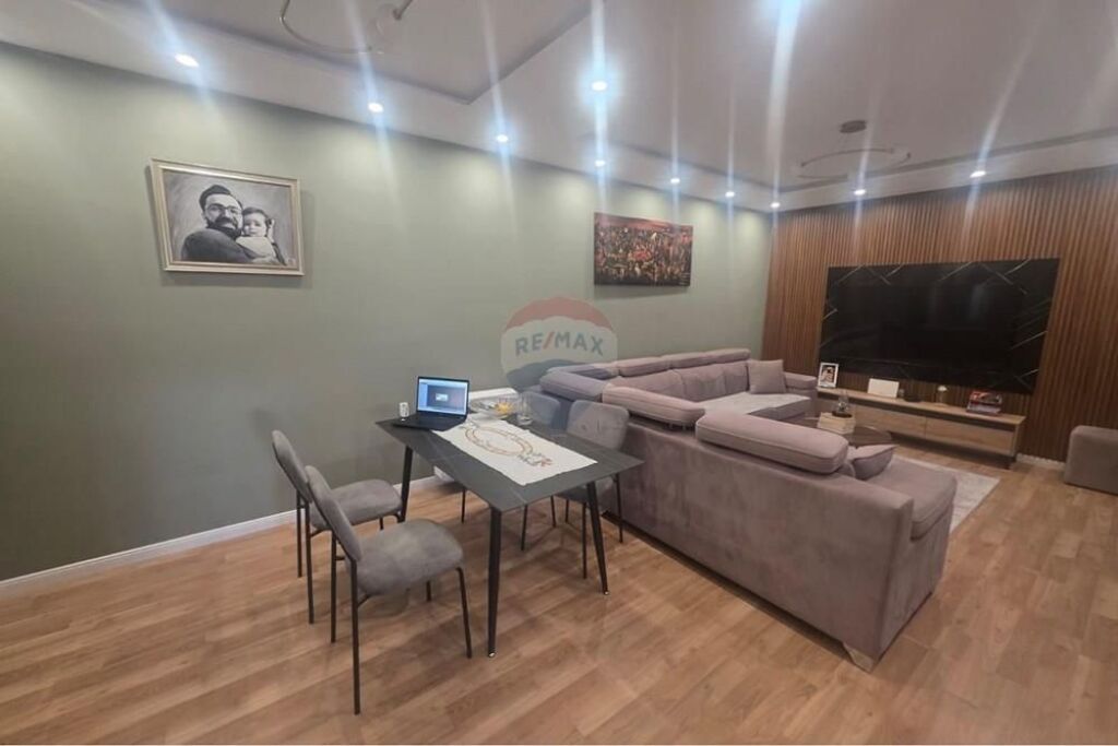 Jepet me Qira Apartament 2+1+2 te Rruga Elbasanit