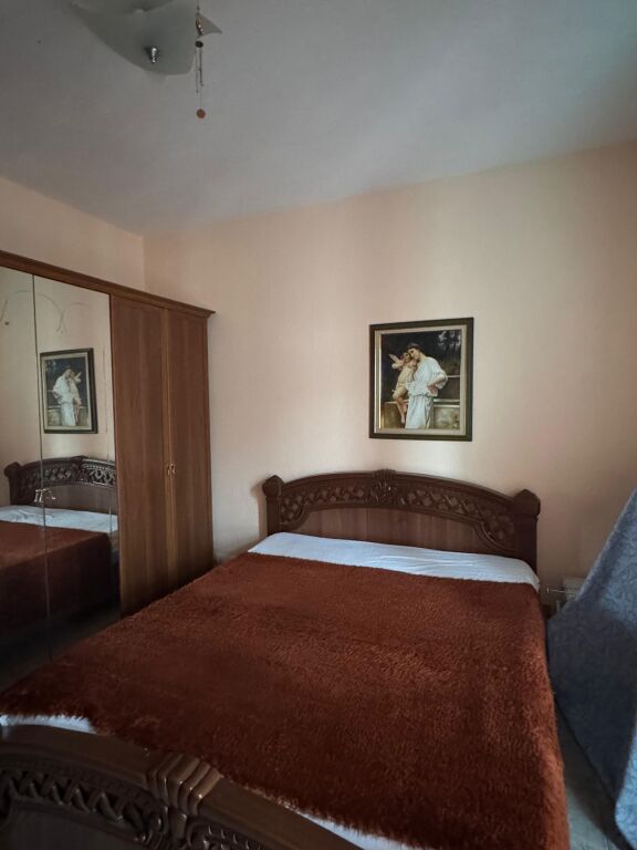 Apartament 2+1+2 me qera tek Materniteti i Ri