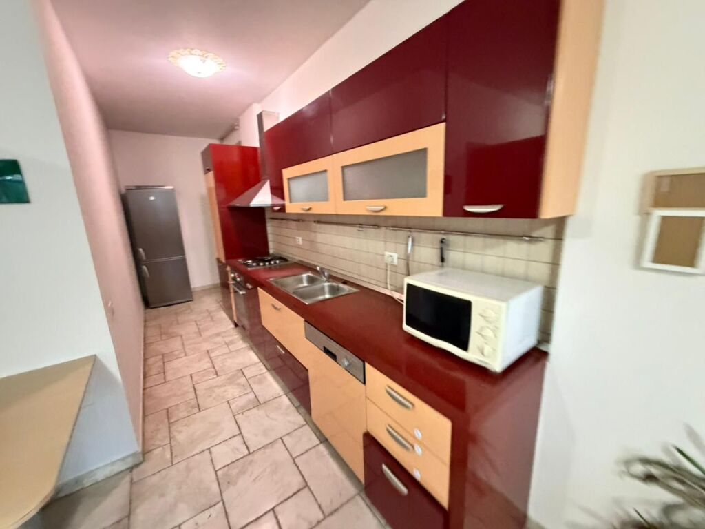 🏡✨ SUPER Apartament me Verandë Gjigande – Sheshi Willson  📍 Rruga Ymer Kurti💶 Çmimi: 385,000 €