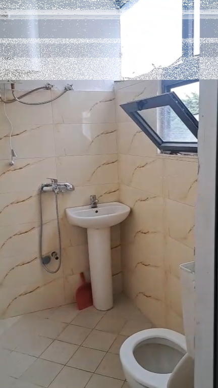 Studio apartment, Varri Bamit!