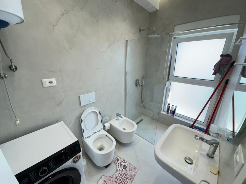 🏡 Jepet me qira apartament 2+1  📍 Vendndodhja: Kompleksi Kadiu, Ali Demi💰 Çmimi: 50,000 lek/muaj