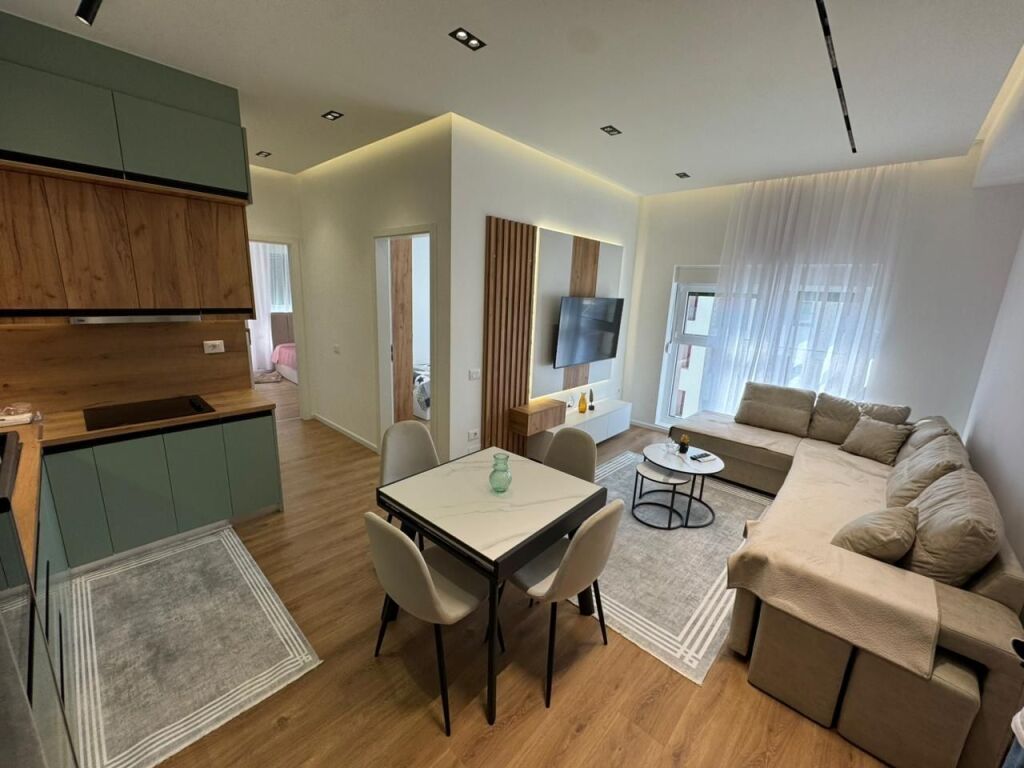 🏡 Jepet me qira apartament 2+1  📍 Vendndodhja: Kompleksi Kadiu, Ali Demi💰 Çmimi: 50,000 lek/muaj