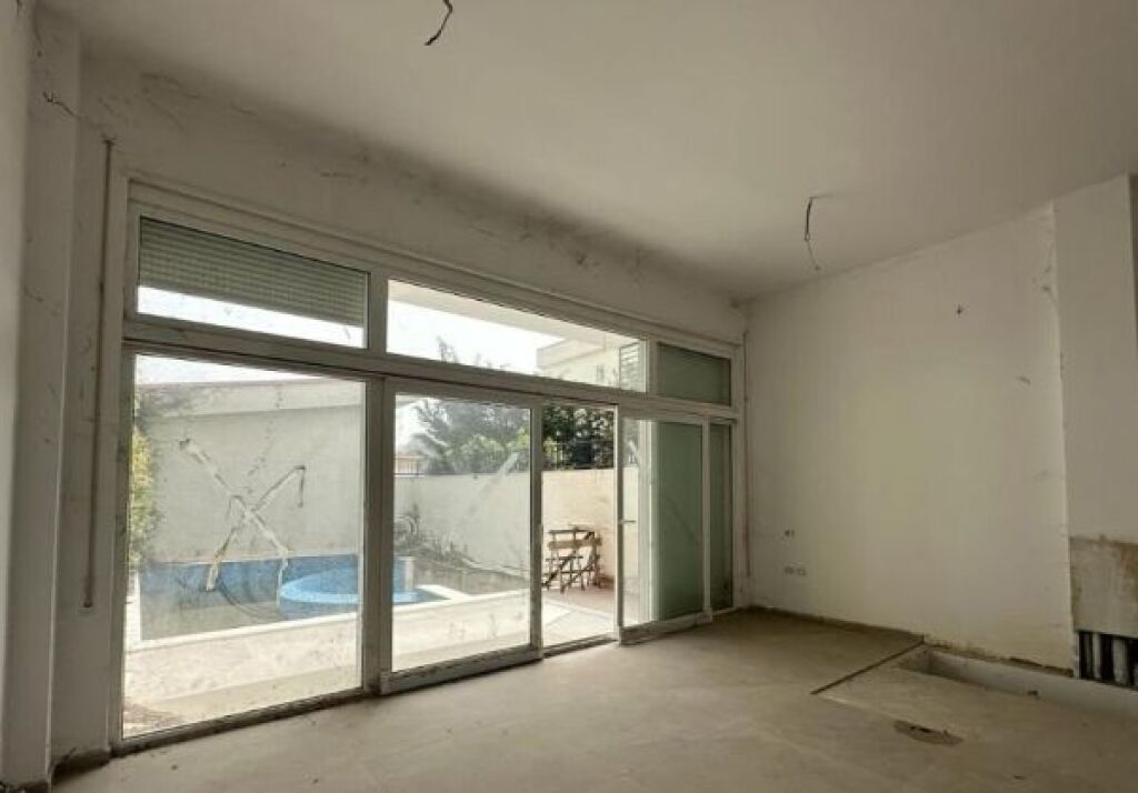 Villa for sale with swimming pool