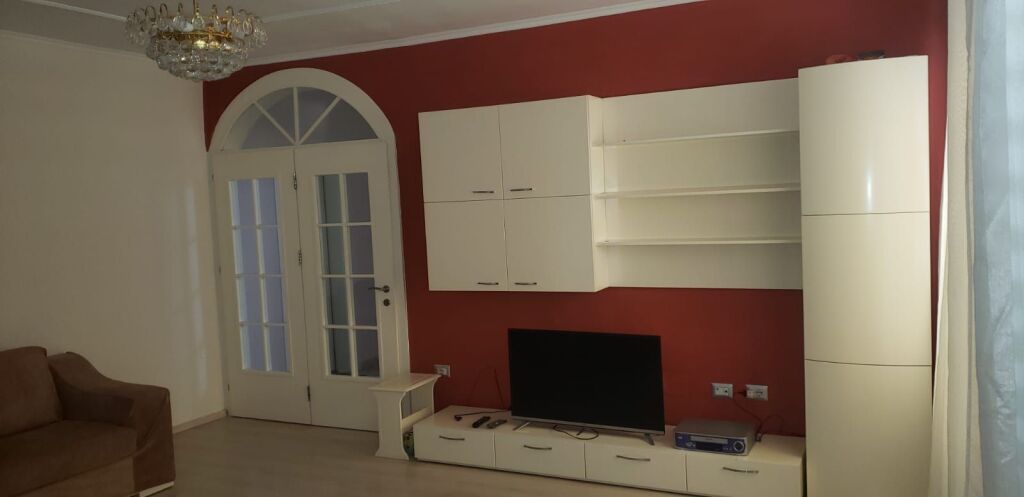 Jepet apartament me qira 2+1 ne Myslym Shyr