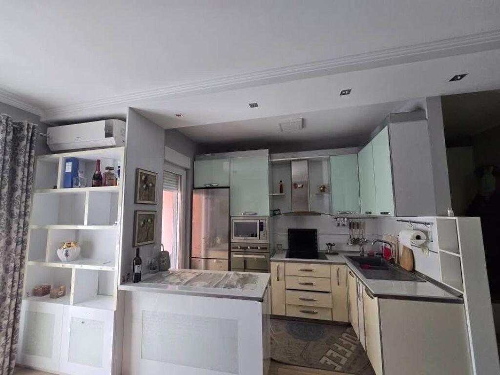 🏡 Appartamento 2+1 in Affitto  📍 Posizione: Via Frosina Plaku, nel Complesso Kontakt
