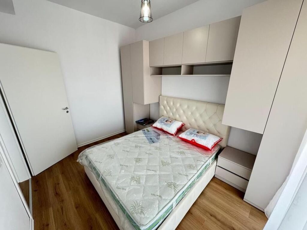 🏡 Jepet me qira apartament 1+1 📍 Ali Demi, Rezidenca Kaimi  🏢 Kati 5 me ashensor 🛋️ Totalisht i mobiluar ✨ Kushte bashkëkohore  💶 Çmimi: 35,000 lek/muaj (i padiskutueshëm)  