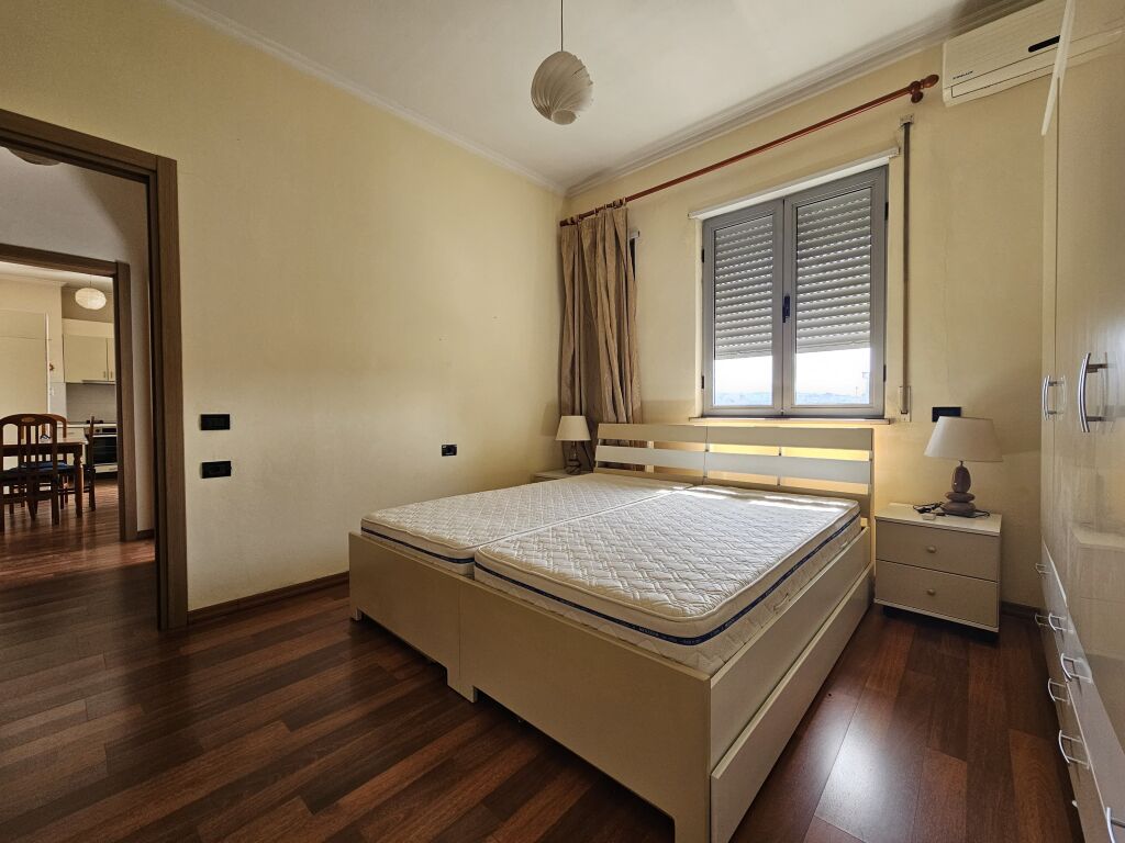 Jepet me qera apartament 1+1 te Pazari i Ri