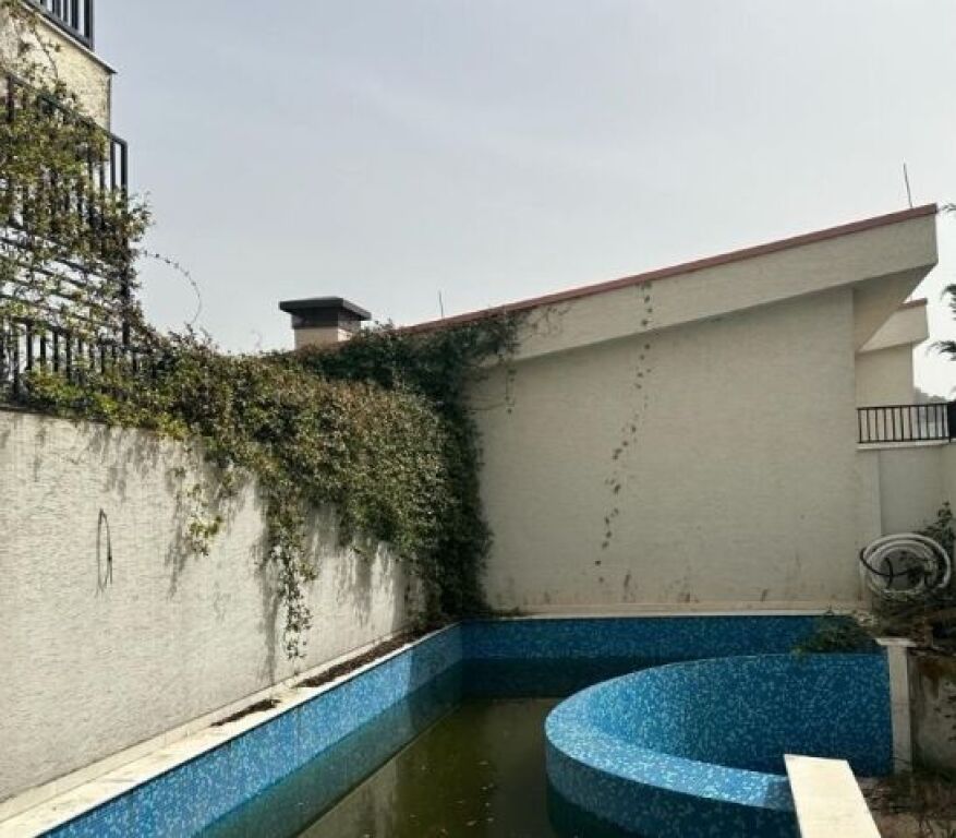 Villa for sale with swimming pool