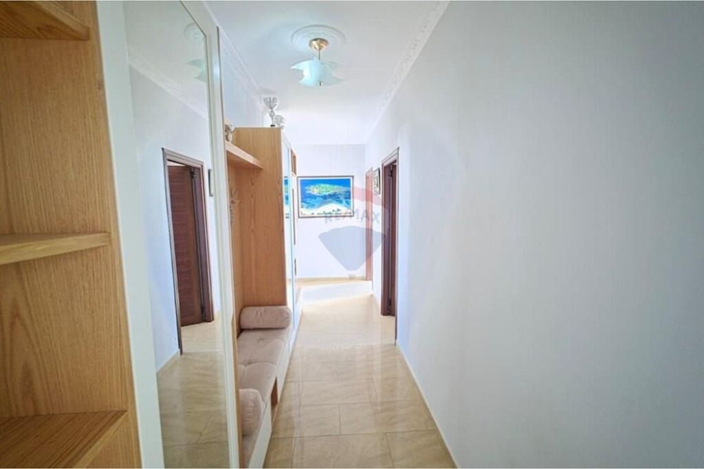 🌊 APARTAMENT 2+1 ME QIRA – LUNGOMARE, VLORË