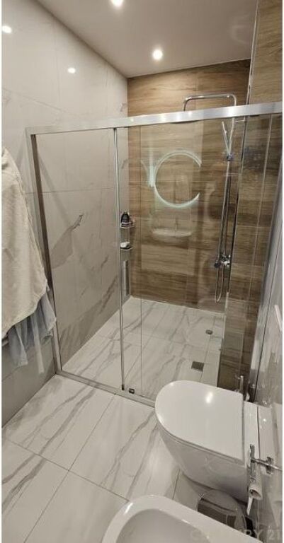 Apartament 2+1 me qira pranë Rezidencës Alba, tek 21 Dhjetori
