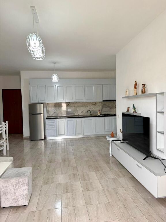 Apartament 2+1 me Qera Afatgjate - Transballkanike, Vlore