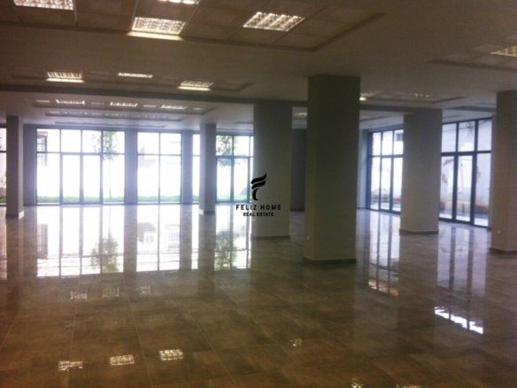 NEGOZIO IN AFFITTO 415 M2 SELVIA 480.000 LEKE FH-69072