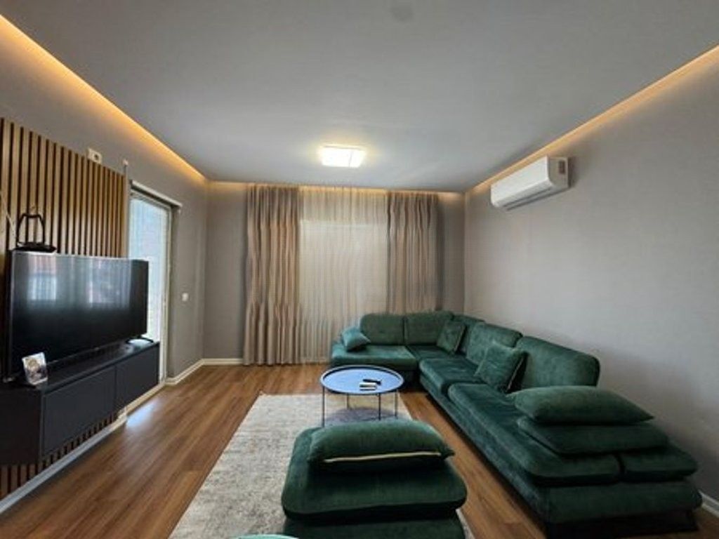 VENDESI APPARTAMENTO 1+1 A DON BOSKO, VICINO ALL'OSTELLO GJELI 160,000 €