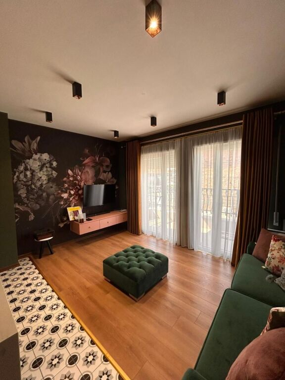 Shitet apartament 1+1 ne qender të Korces