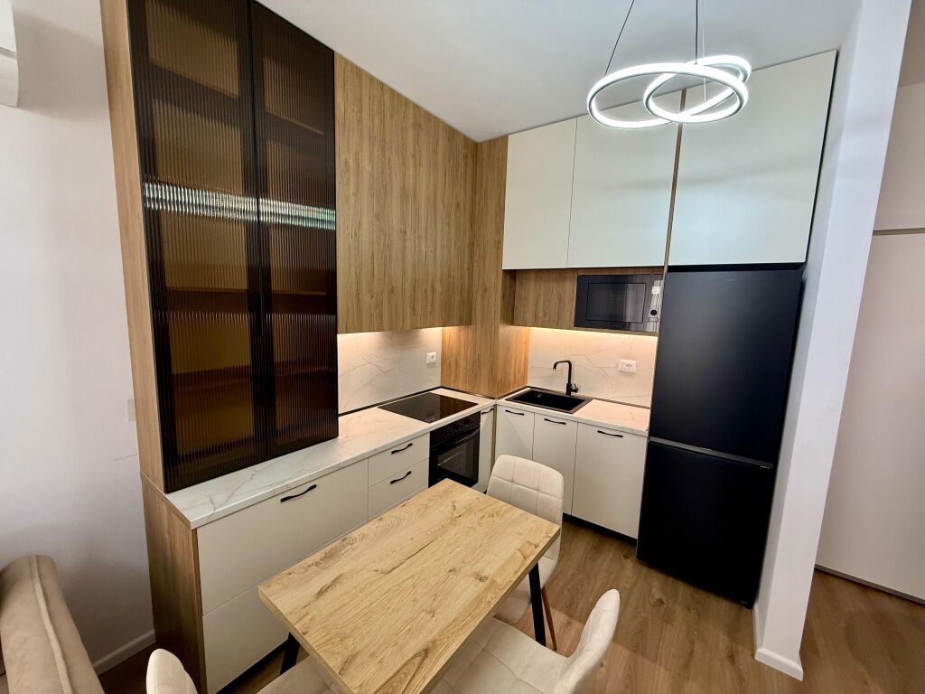 📣 QERA SUPER Apartament 1+1 📍 Kompleksi Kadiu, Ali Dem ✨   🏢 Ndertim i Ri  🛋️ Arreduar Me Arkitekt Ne Menyre Bashkekohore  ✅ I Pa Banuar Me Pare   💶 Cmimi 45.000 Leke/Muaj