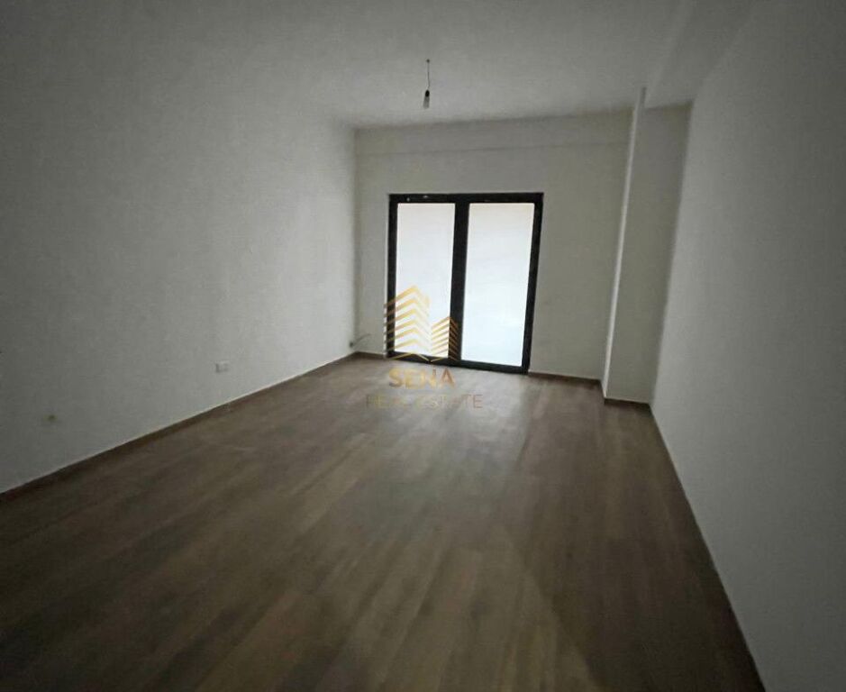 Affitto, Locale Commerciale, 2+1+balcone, Complesso Arlis – Via Dibra, 650 Euro/Mese